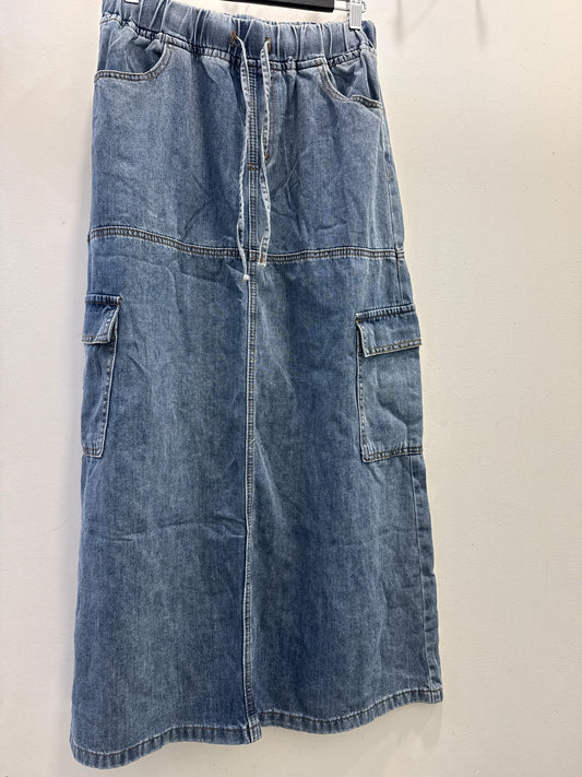 Cargo denim skirt
